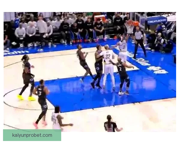 内姆布哈德球鞋被踩掉后迅速捡起举高干扰投篮遭判技术犯规